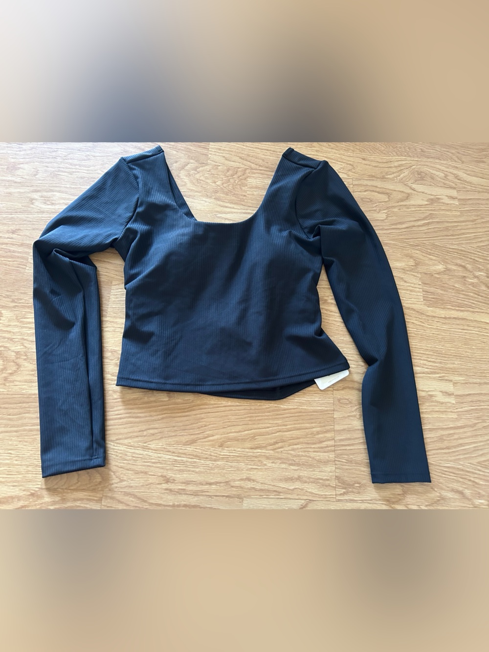 Fabletics Oasis Twist Top Ribbed material Built in Bra size M